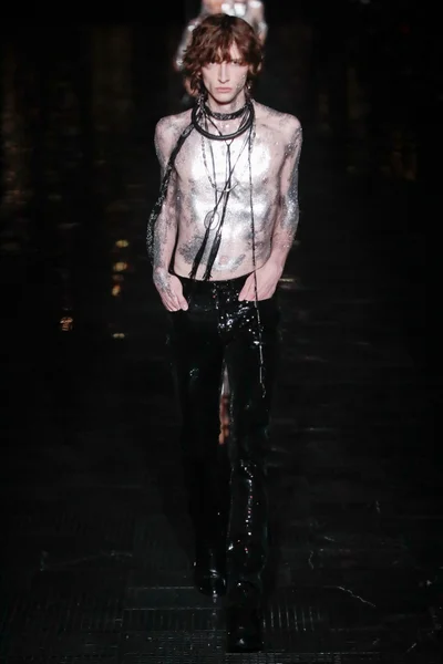 Look 69